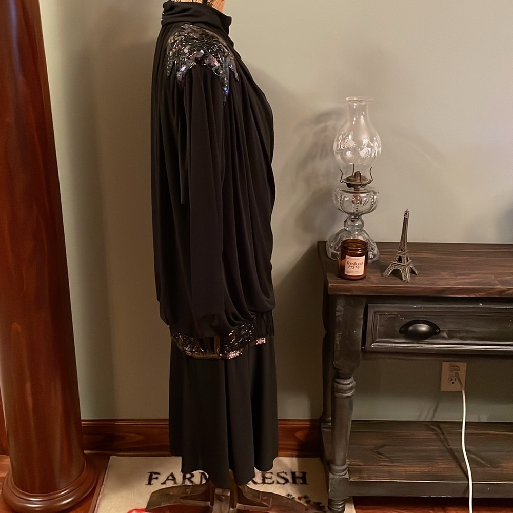 1980s J. Harris black dress. Size 6 measurements below. - Picture 5 of 14